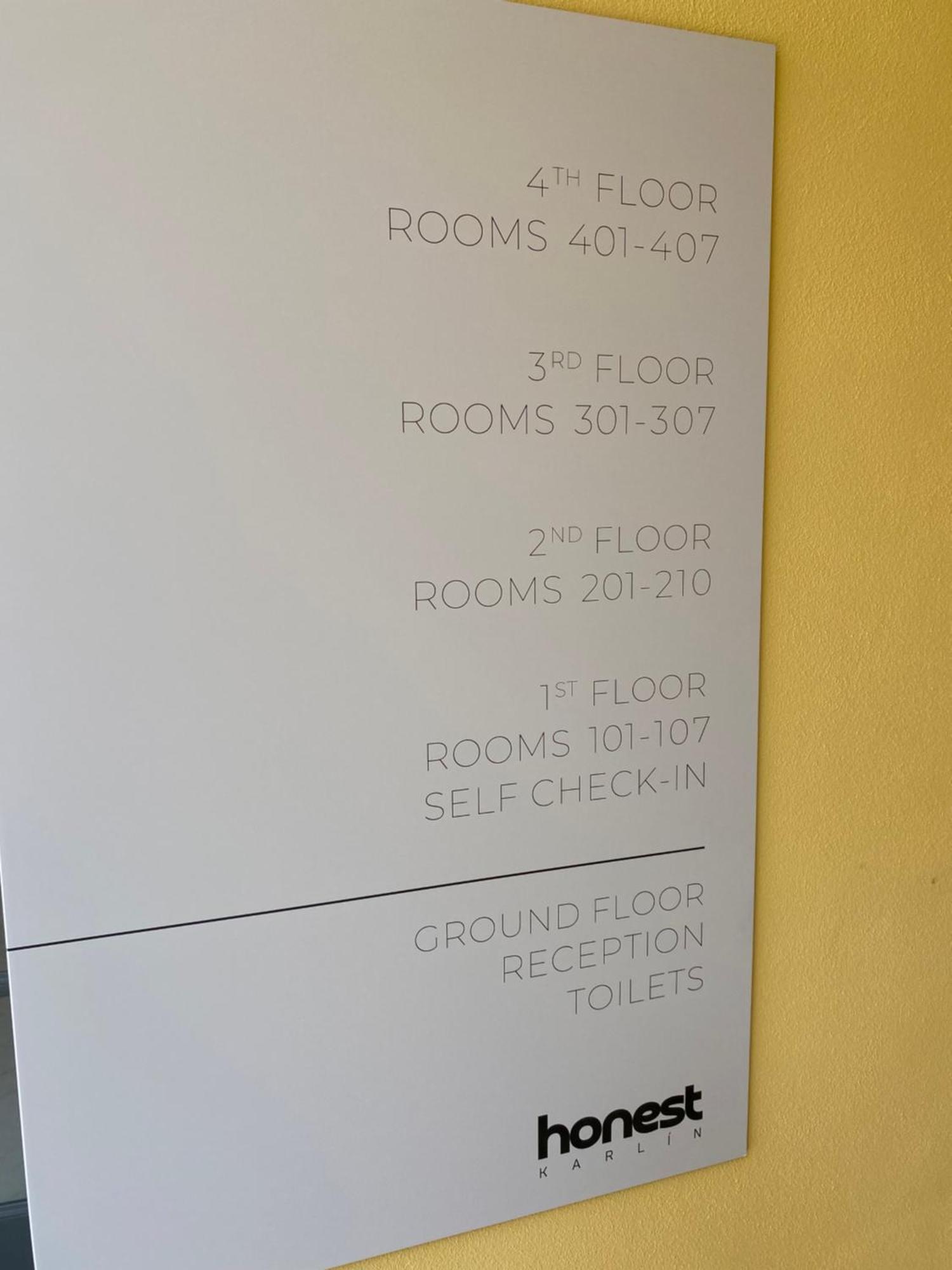 Aparthotel Honest Karlin Praga Esterno foto