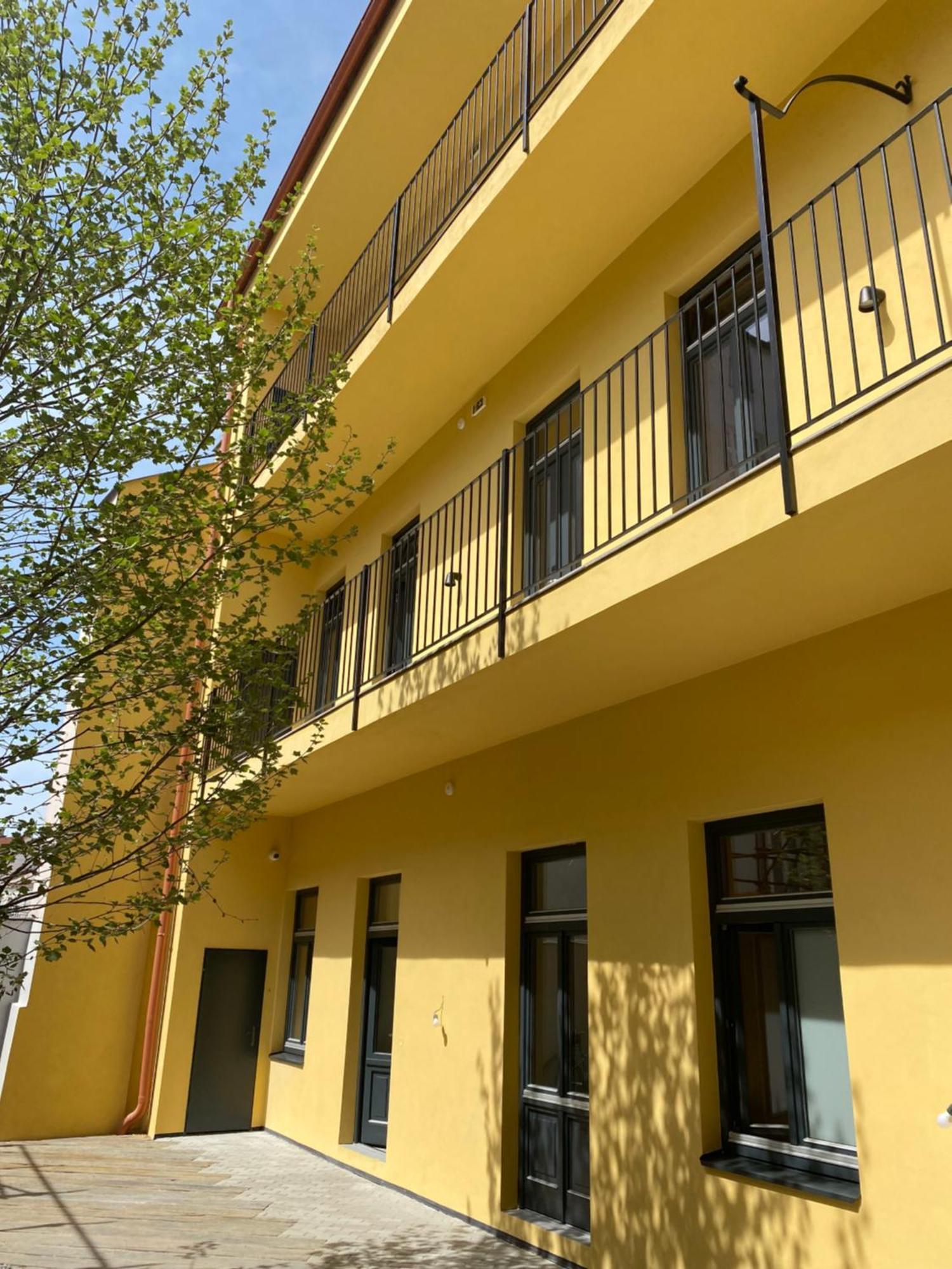Aparthotel Honest Karlin Praga Esterno foto