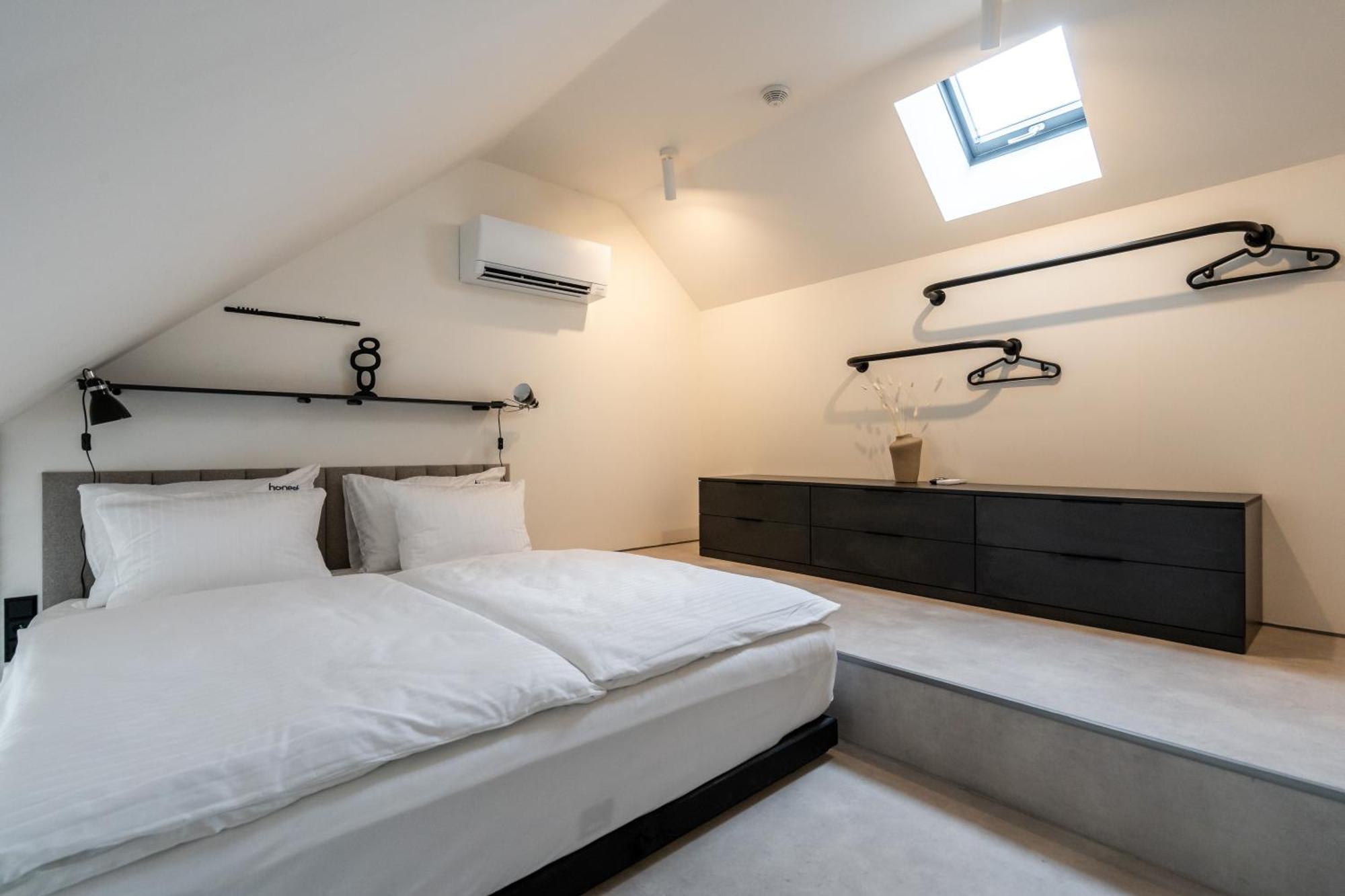 Aparthotel Honest Karlin Praga Esterno foto